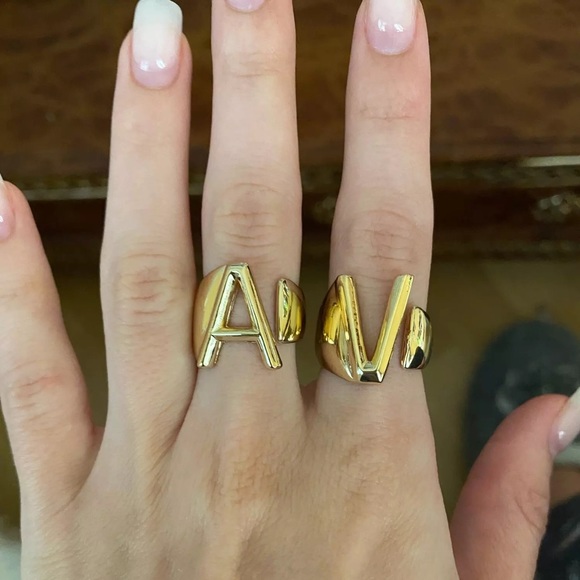bold + classy initial ring - Picture 1 of 10